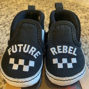 🖤 VANS  Future Rebel 🤍 Slip-on Shoe ~ Size 3
